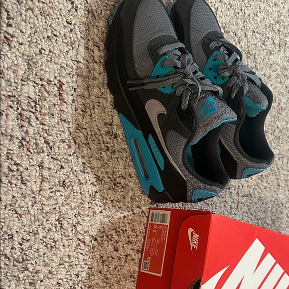 Nike Air Max 90 in Gray and Teal - Picture 6 of 6